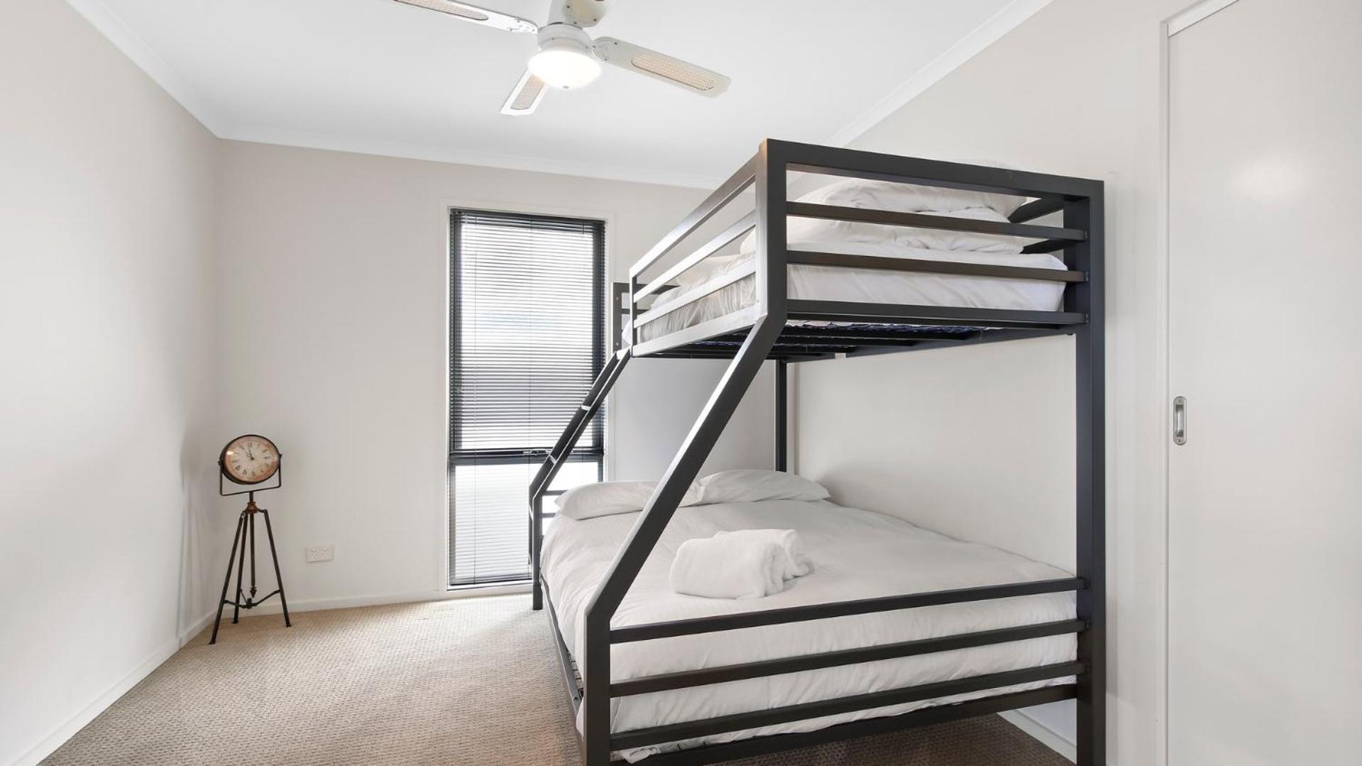 Shore Thing - Spacious Retreat for 15 Guests