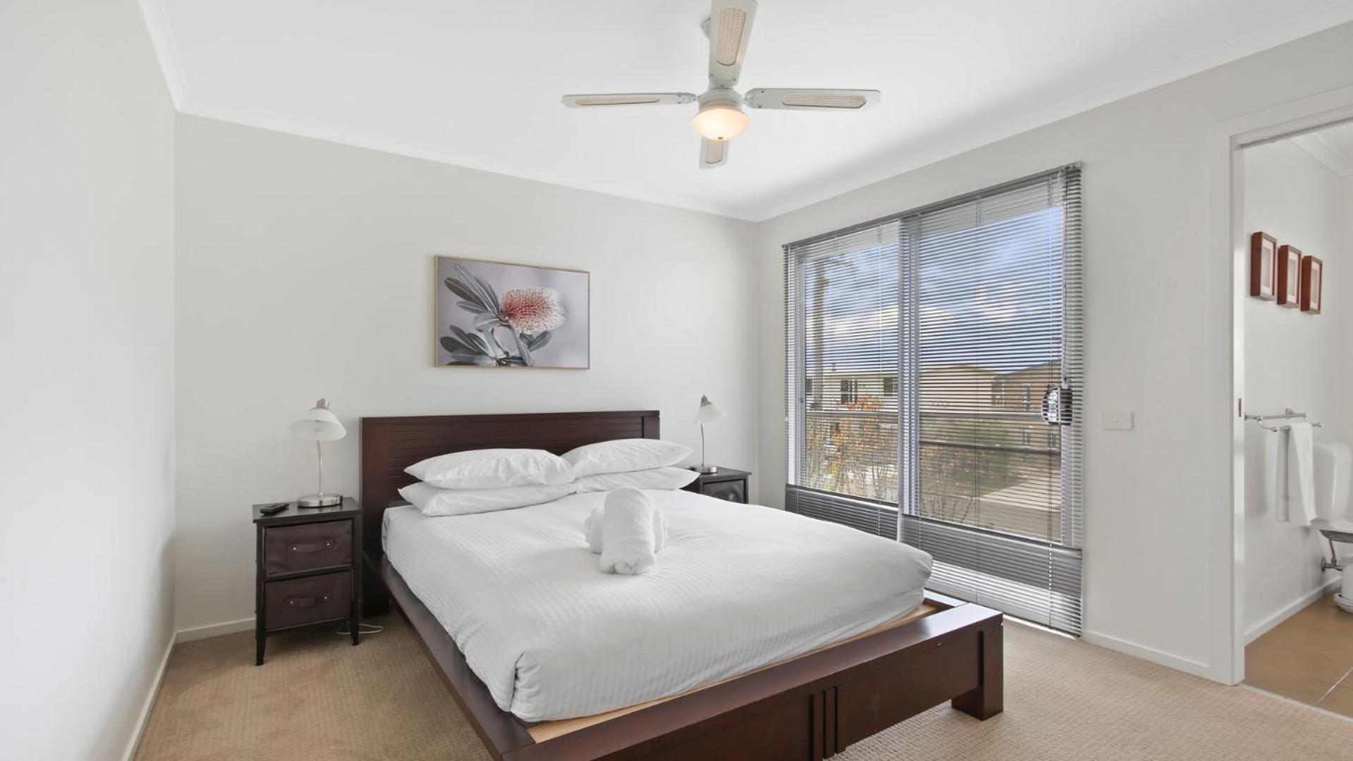 Shore Thing - Spacious Retreat for 15 Guests