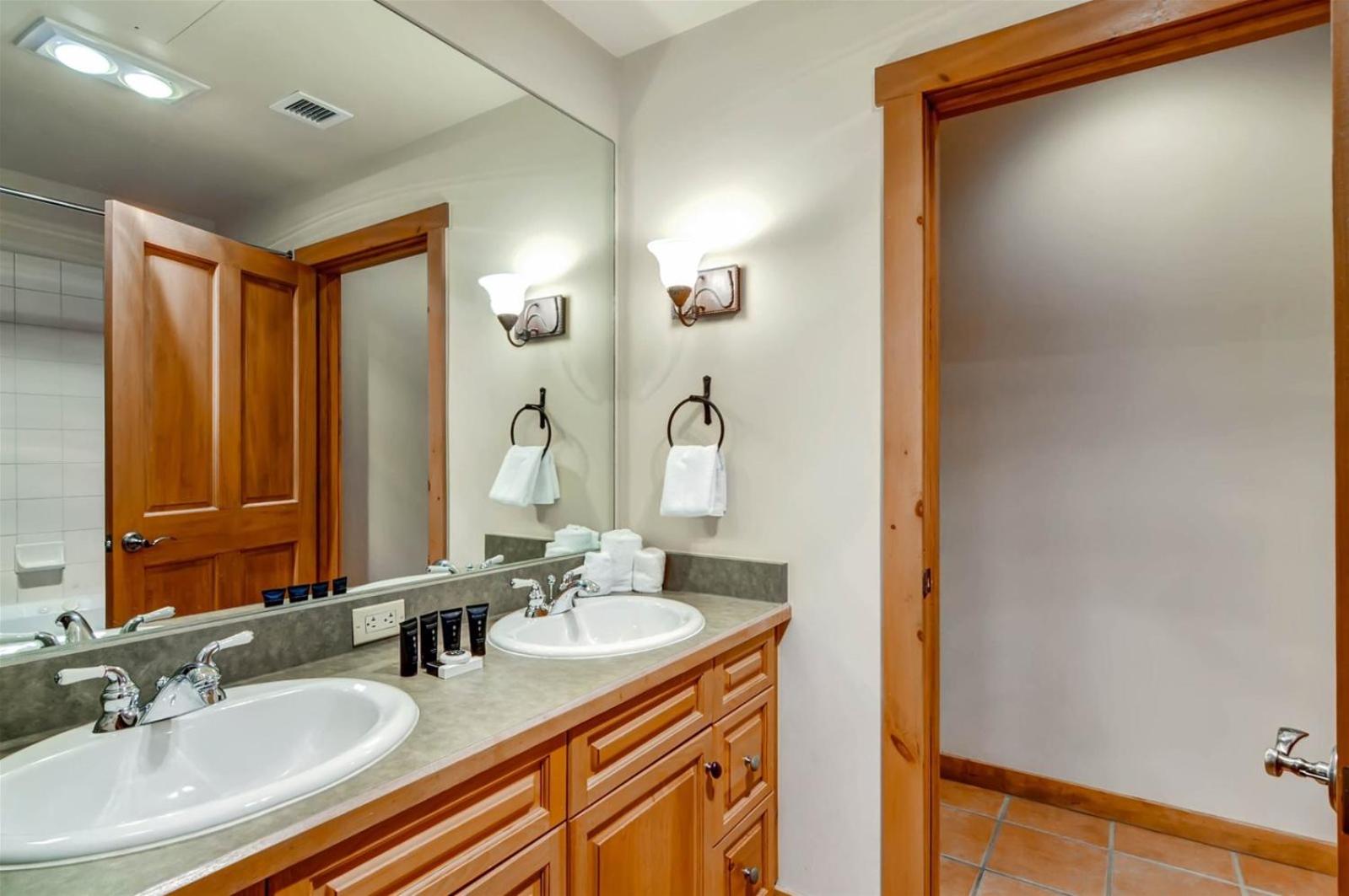 3 Bedroom Mountain Condo In River Run Village With Expansive Mountain Views And Walking Distance To Ski Slopes view 2