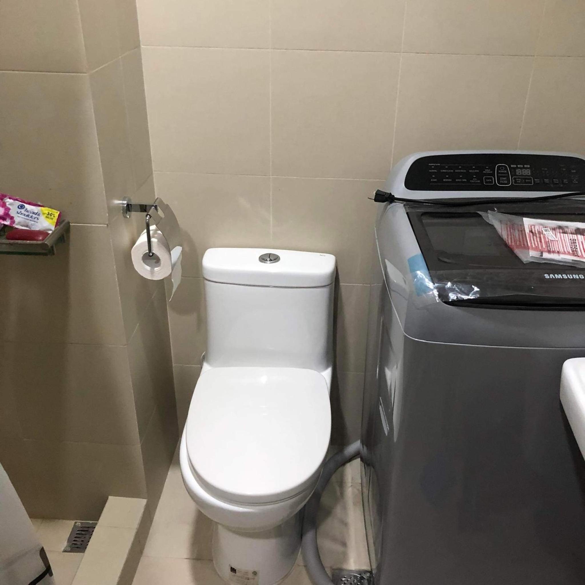 CONDO staycation Near Mall Of Asia view 2
