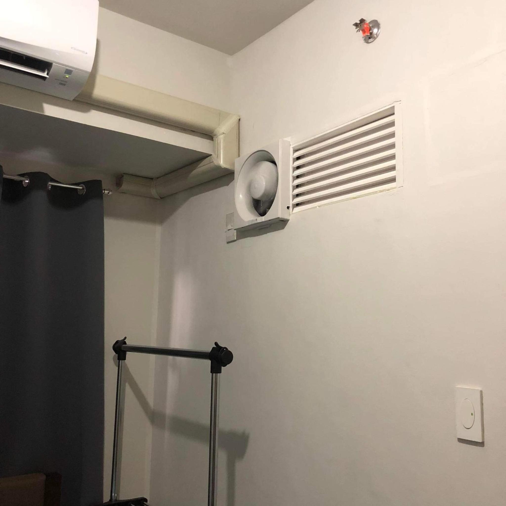 CONDO staycation Near Mall Of Asia view 4