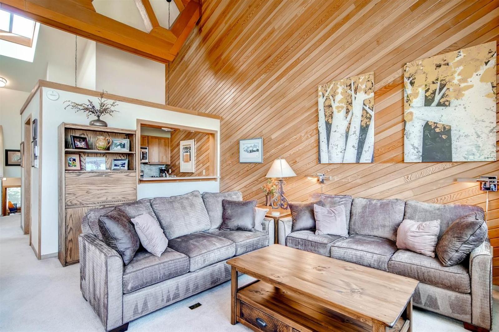 3 Bedroom Mountain Condo In Lakeside Village Near Keystone Lake With Complimentary Shuttle Service view 4