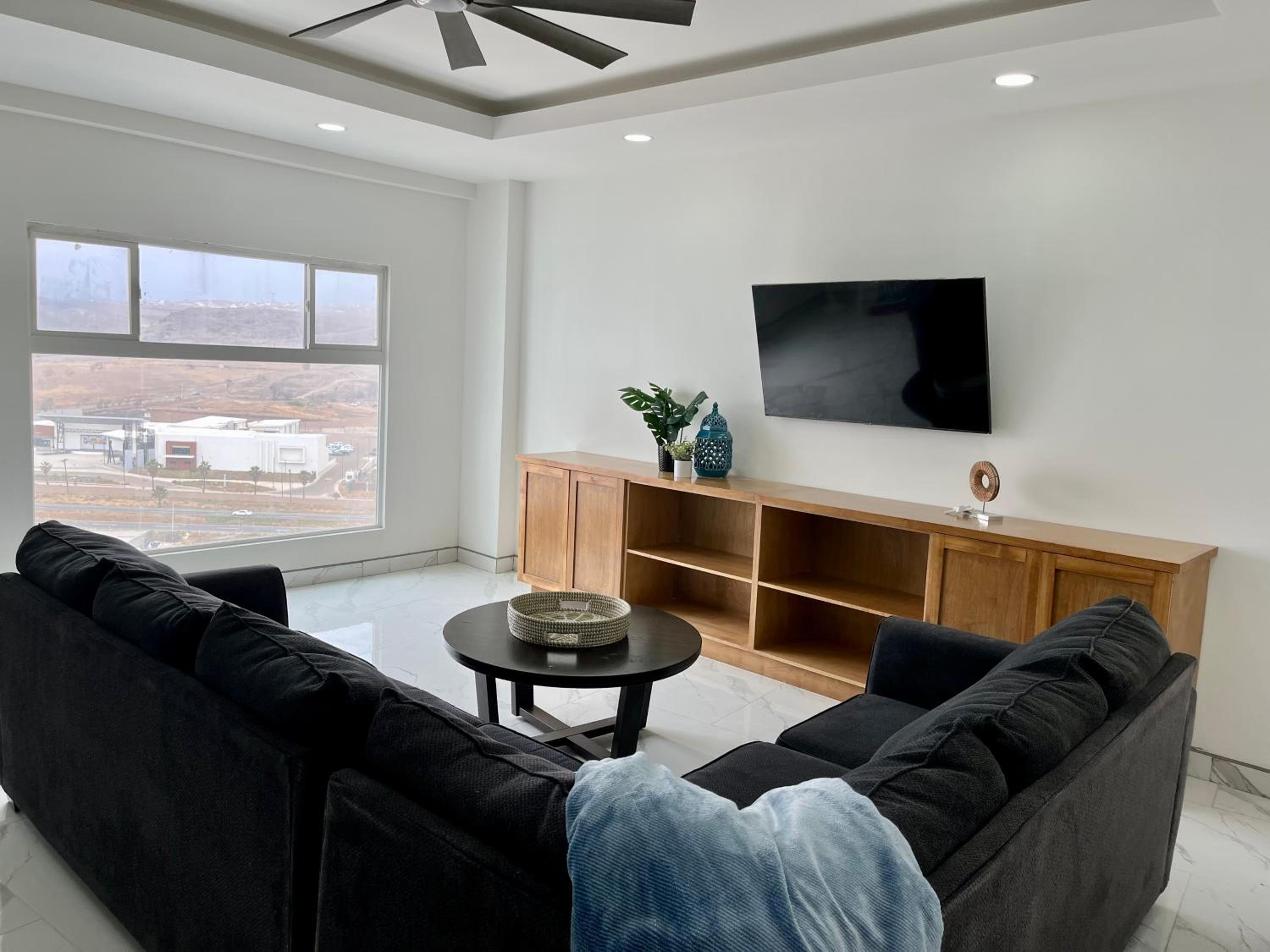 Beachfront 4 BR Penthouse - Pool Steps to Beach & Mins to Downtown view 5