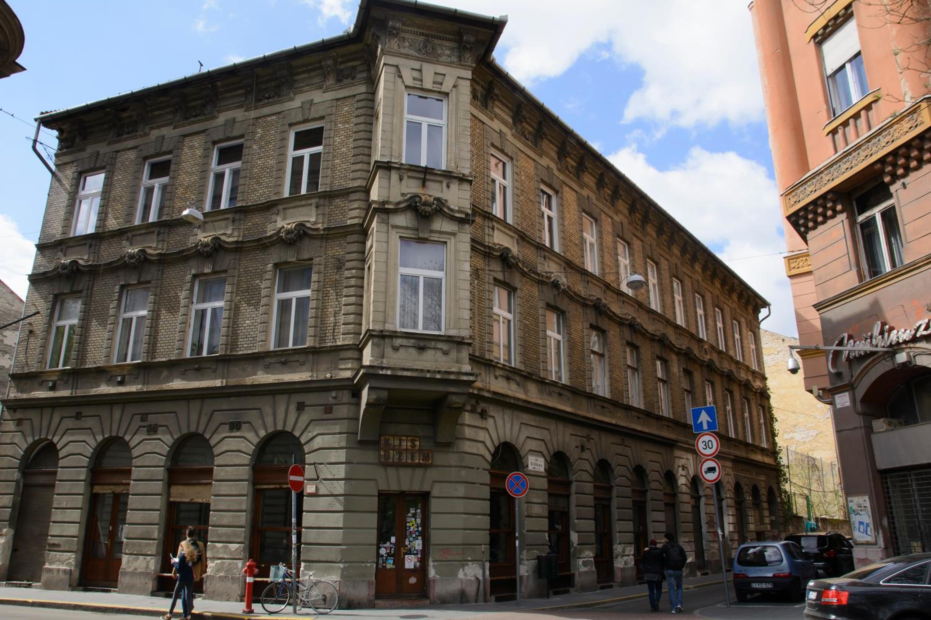 Photo 8