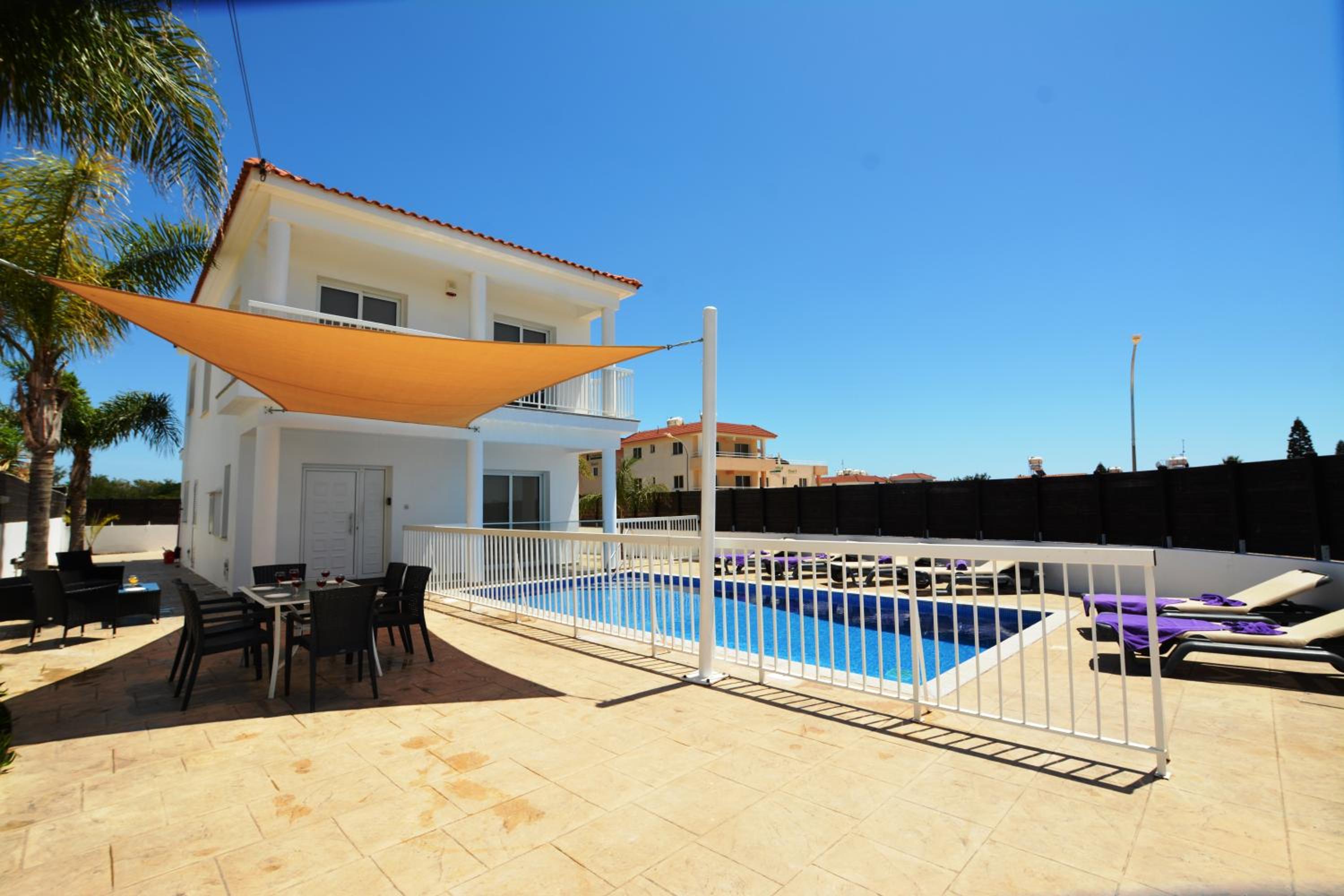 Nissi Villa Christa