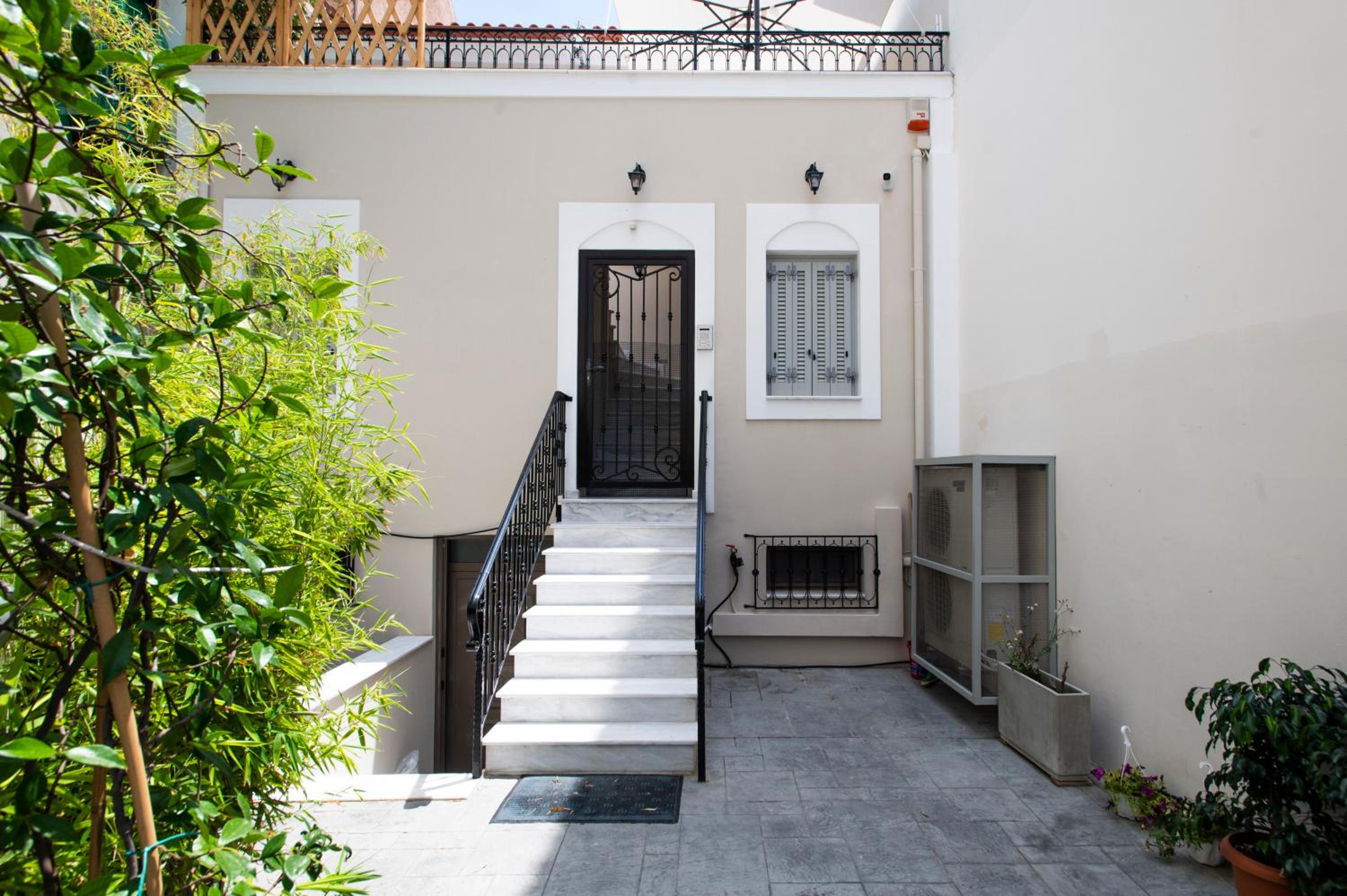 Hotel Pilos Sunrise Loft - Image 1