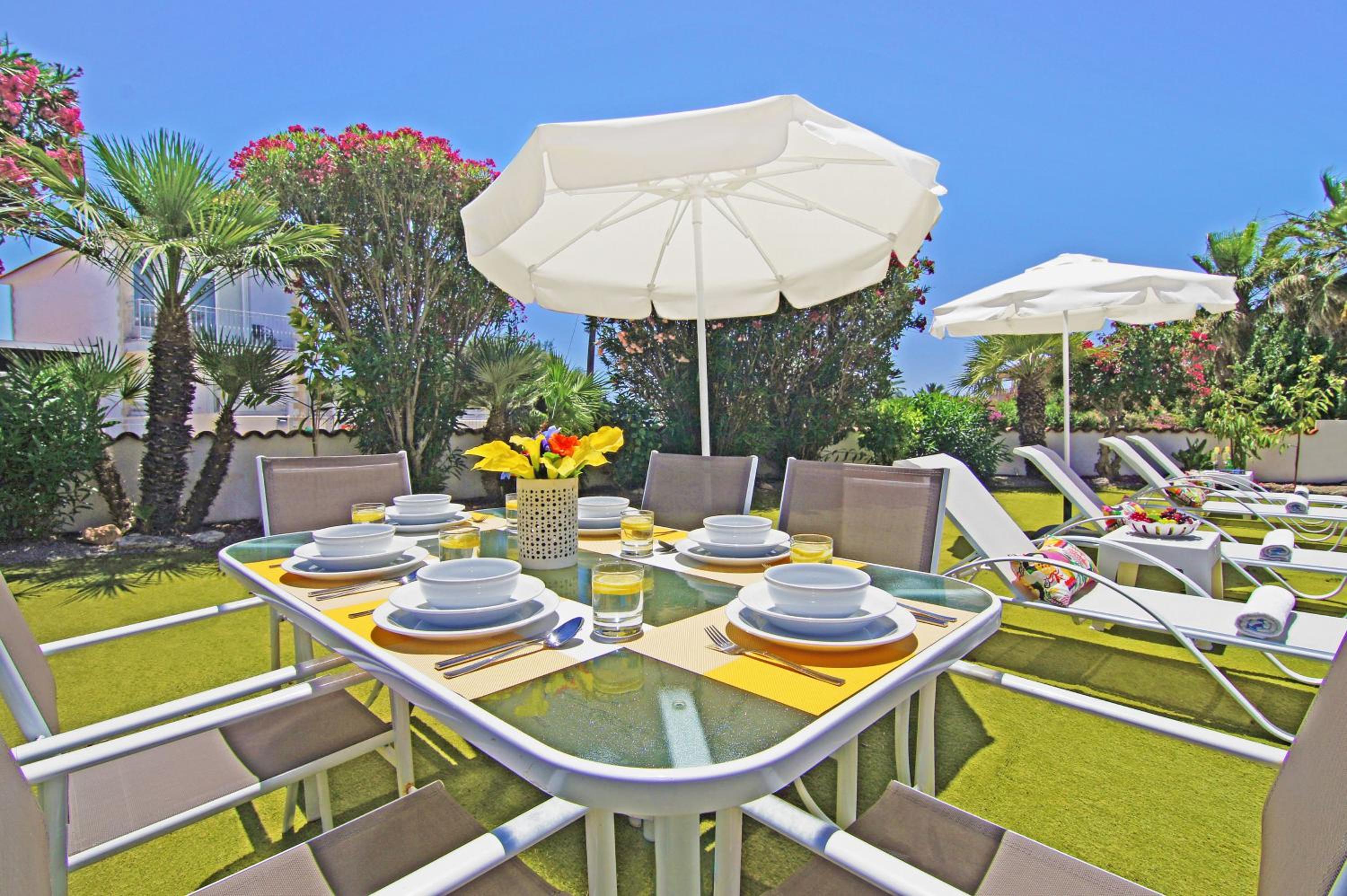 Villa Basil - 50m from Med Sea