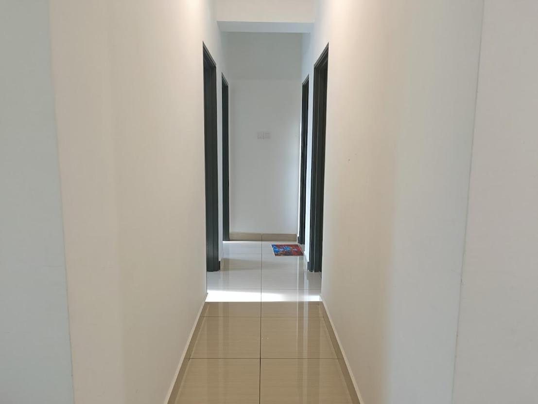 8pax Mount austin Midori Green homestay