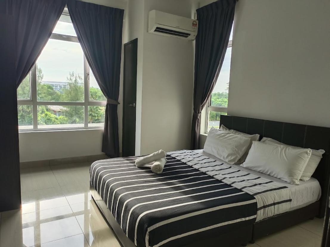 8pax Mount austin Midori Green homestay