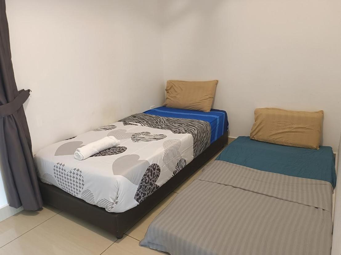 8pax Mount austin Midori Green homestay