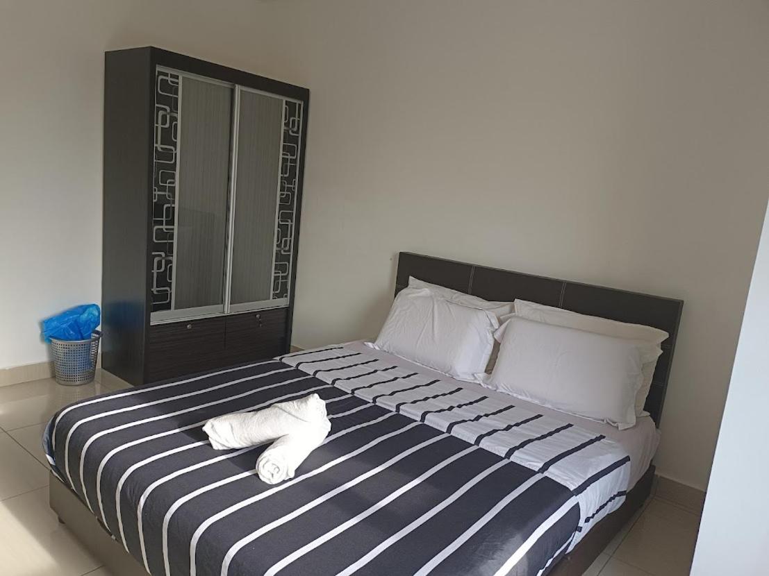 8pax Mount austin Midori Green homestay