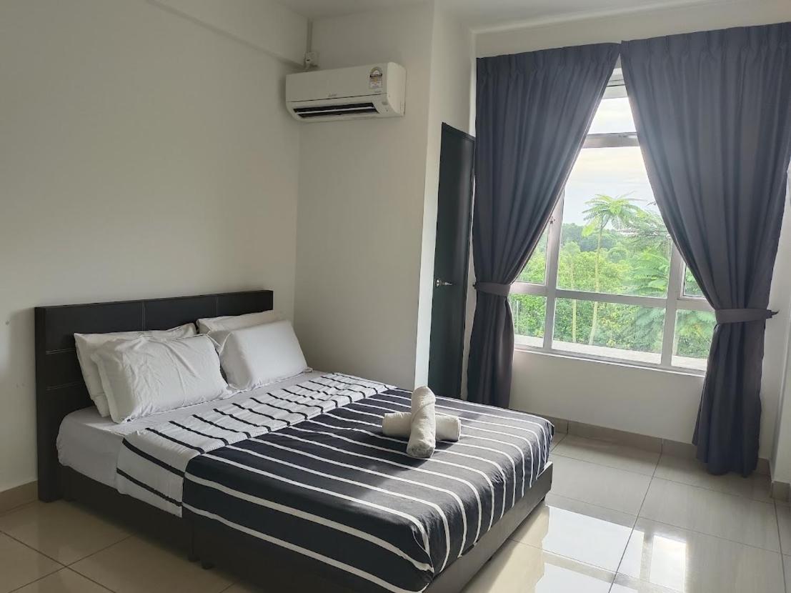 8pax Mount austin Midori Green homestay