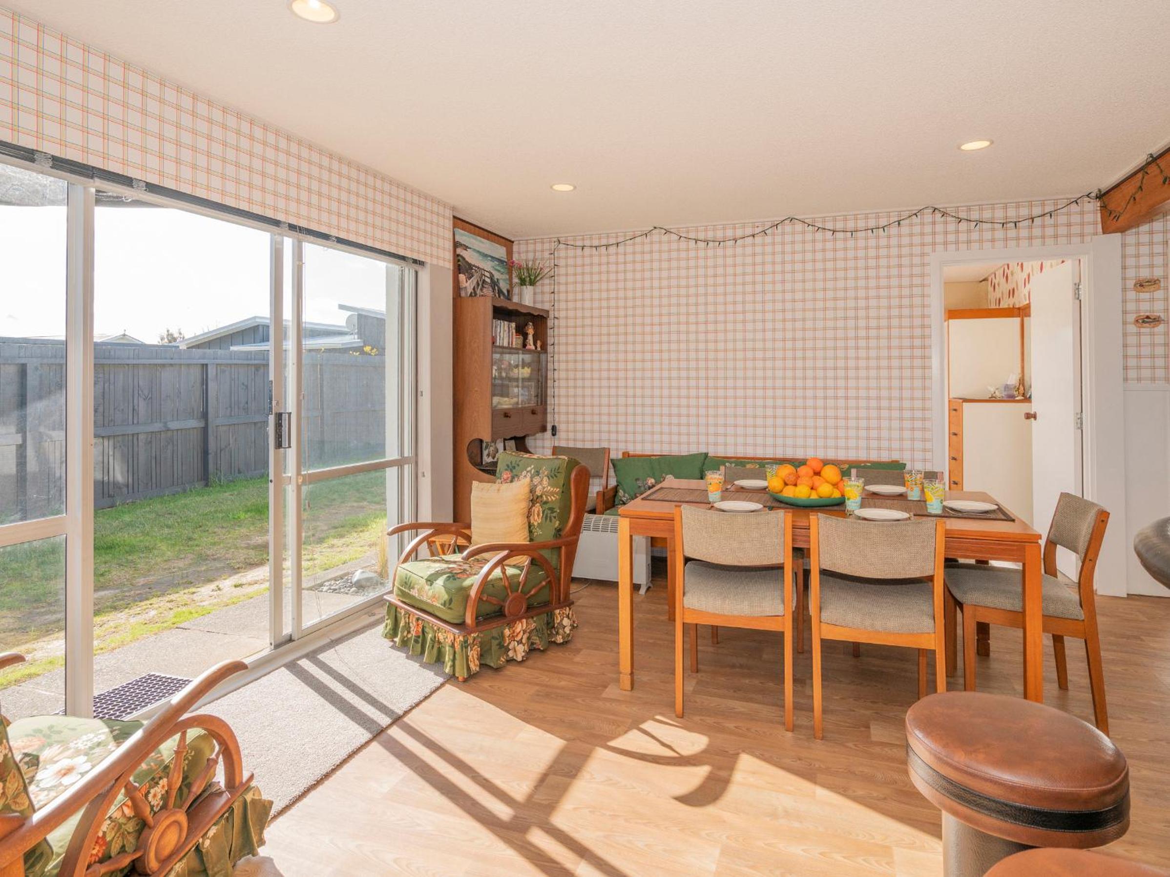 Lintons Sunshine Retreat - Whangamata Home view 5