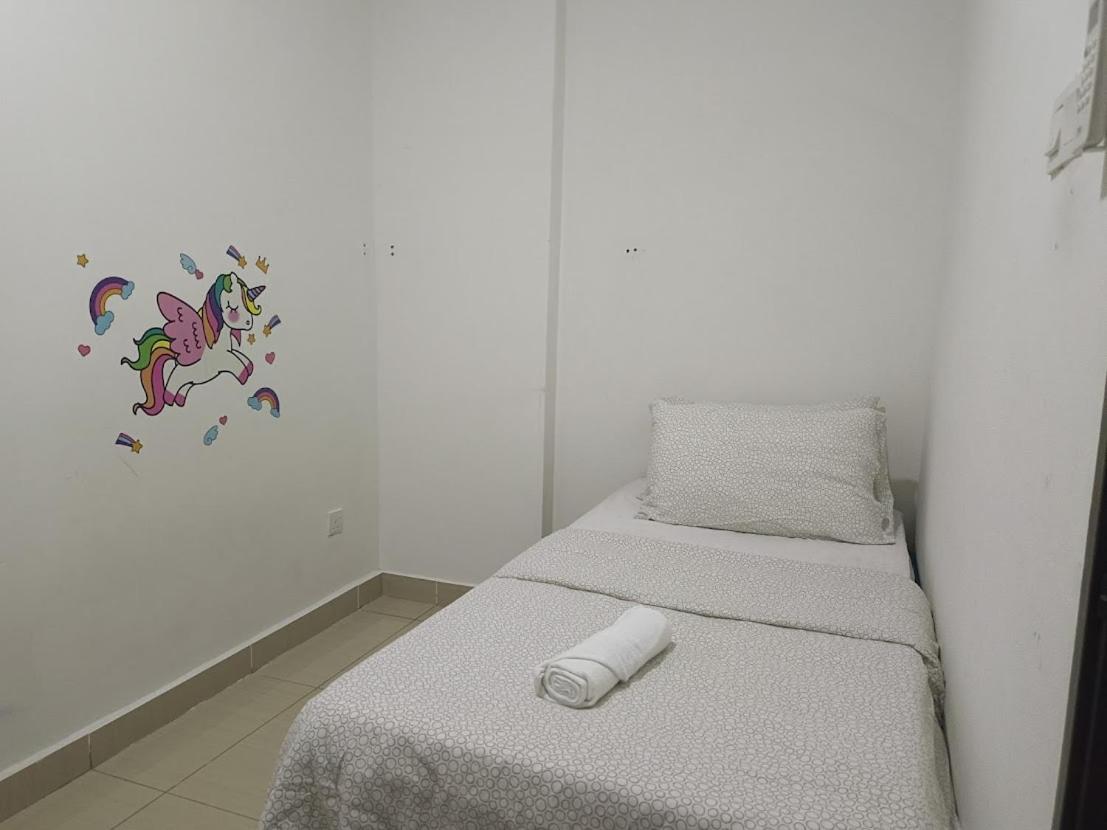 8pax Mount austin Midori Green homestay