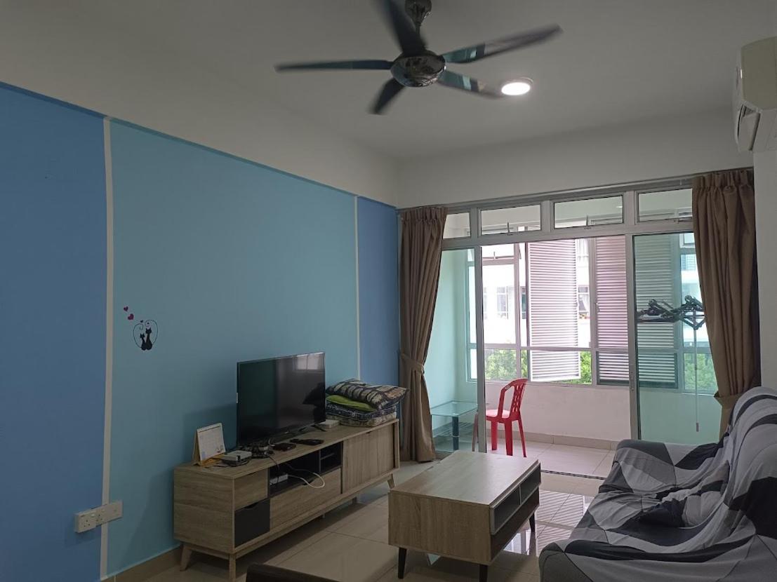 8pax Mount austin Midori Green homestay