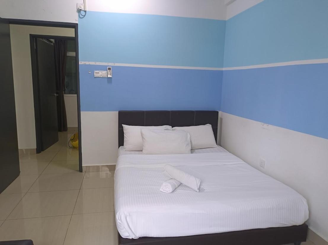 8pax Mount austin Midori Green homestay