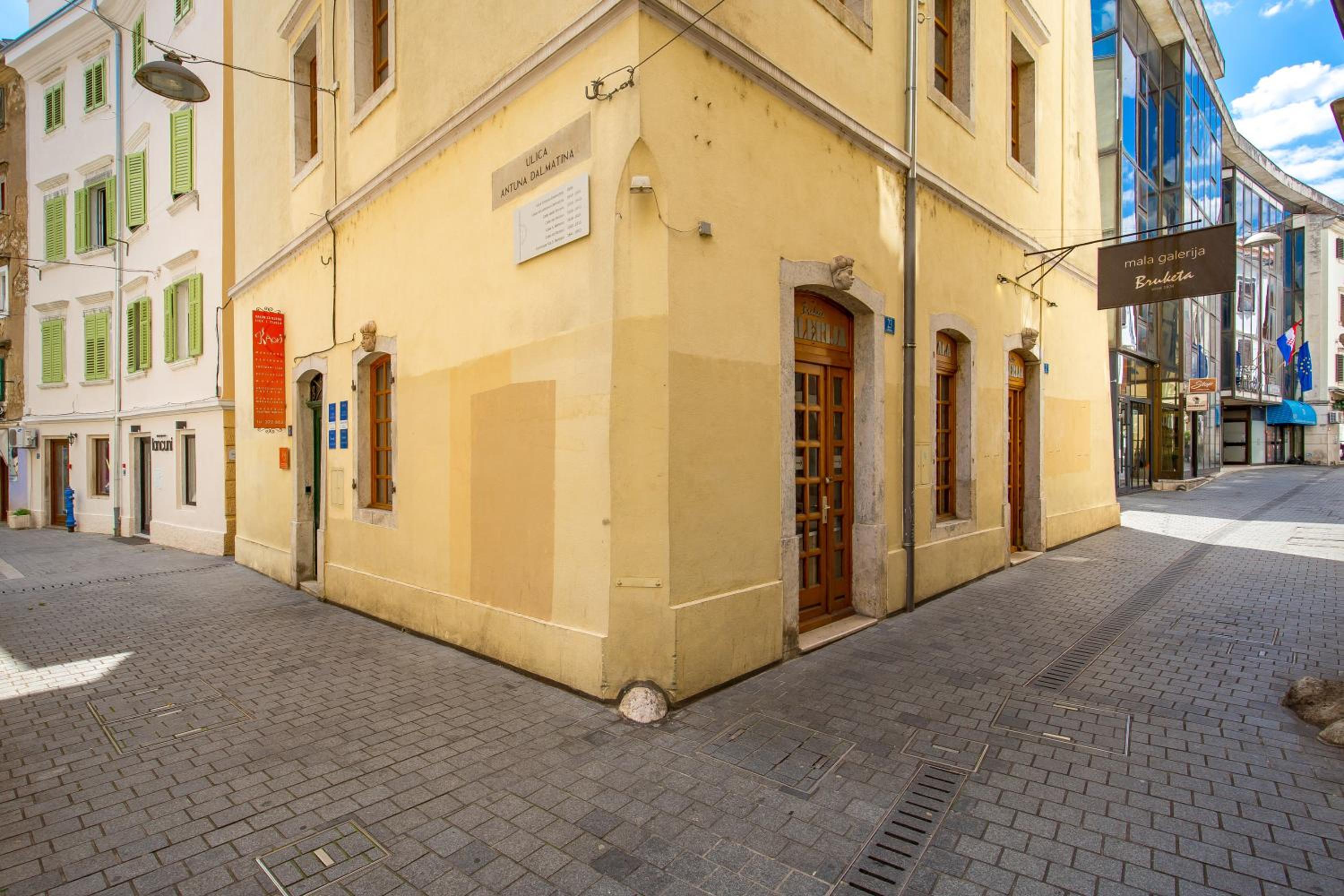 Central Apartments Dalmatina