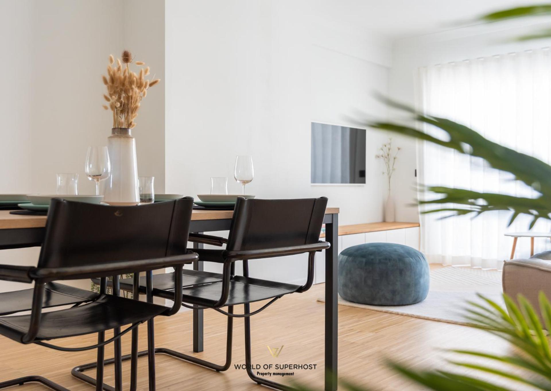 Luxurious apartment next to the sea and city centre with free parking space view 4
