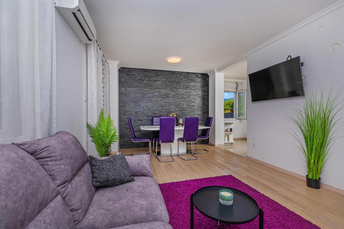 Hotel Holiday home Basca - Image 1