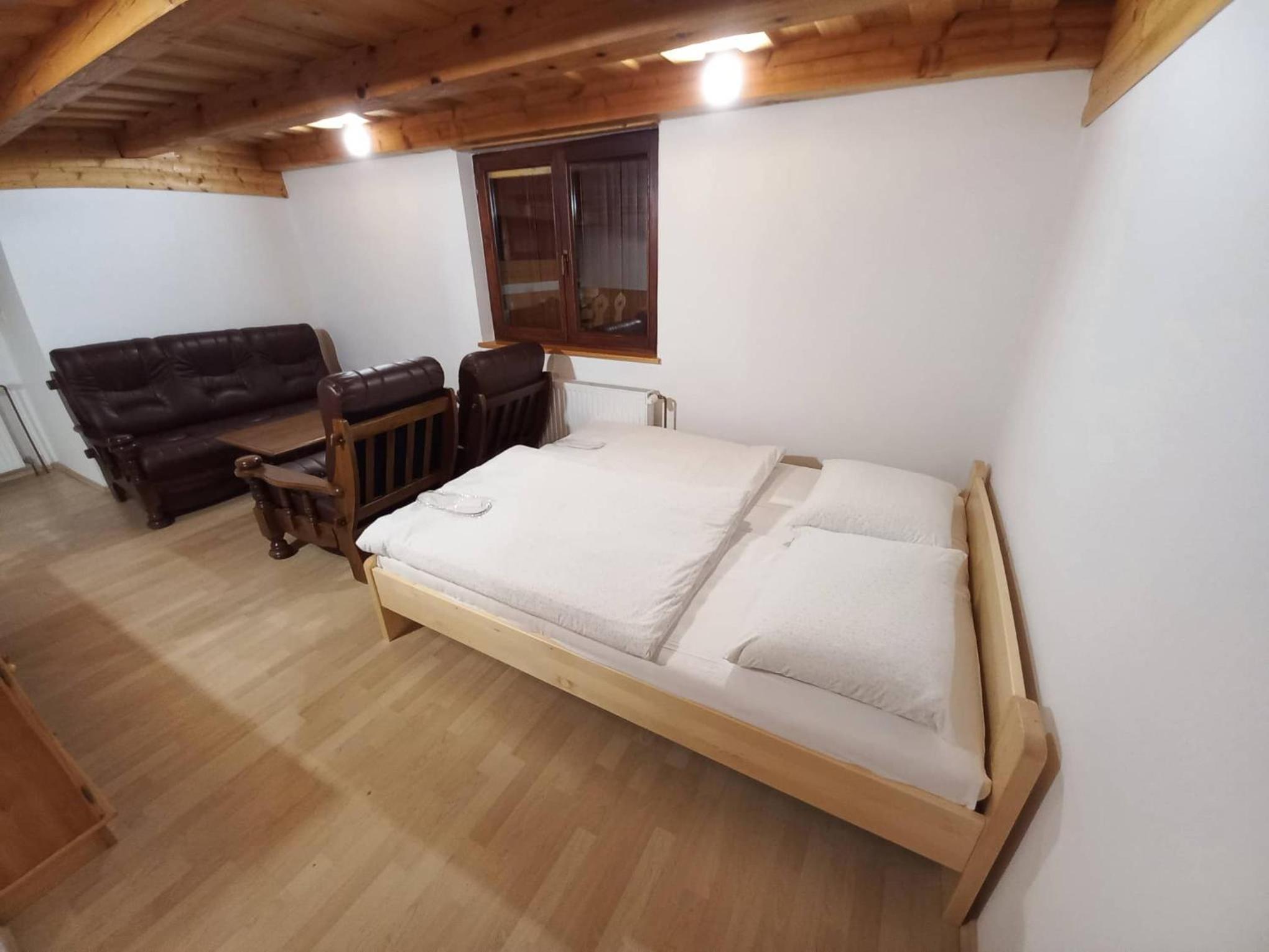 Vineyard Cottage Maleric with Pool Access