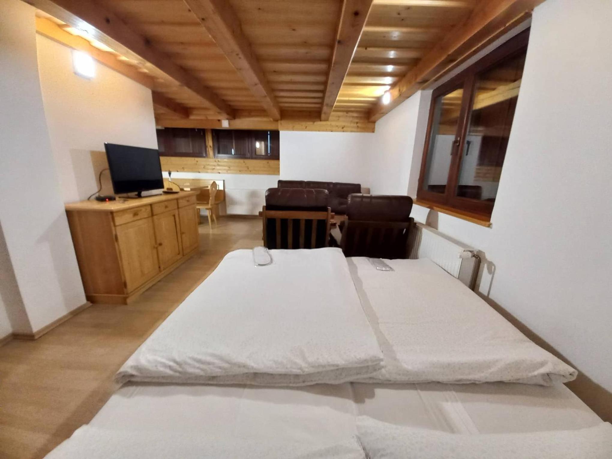 Vineyard Cottage Maleric with Pool Access