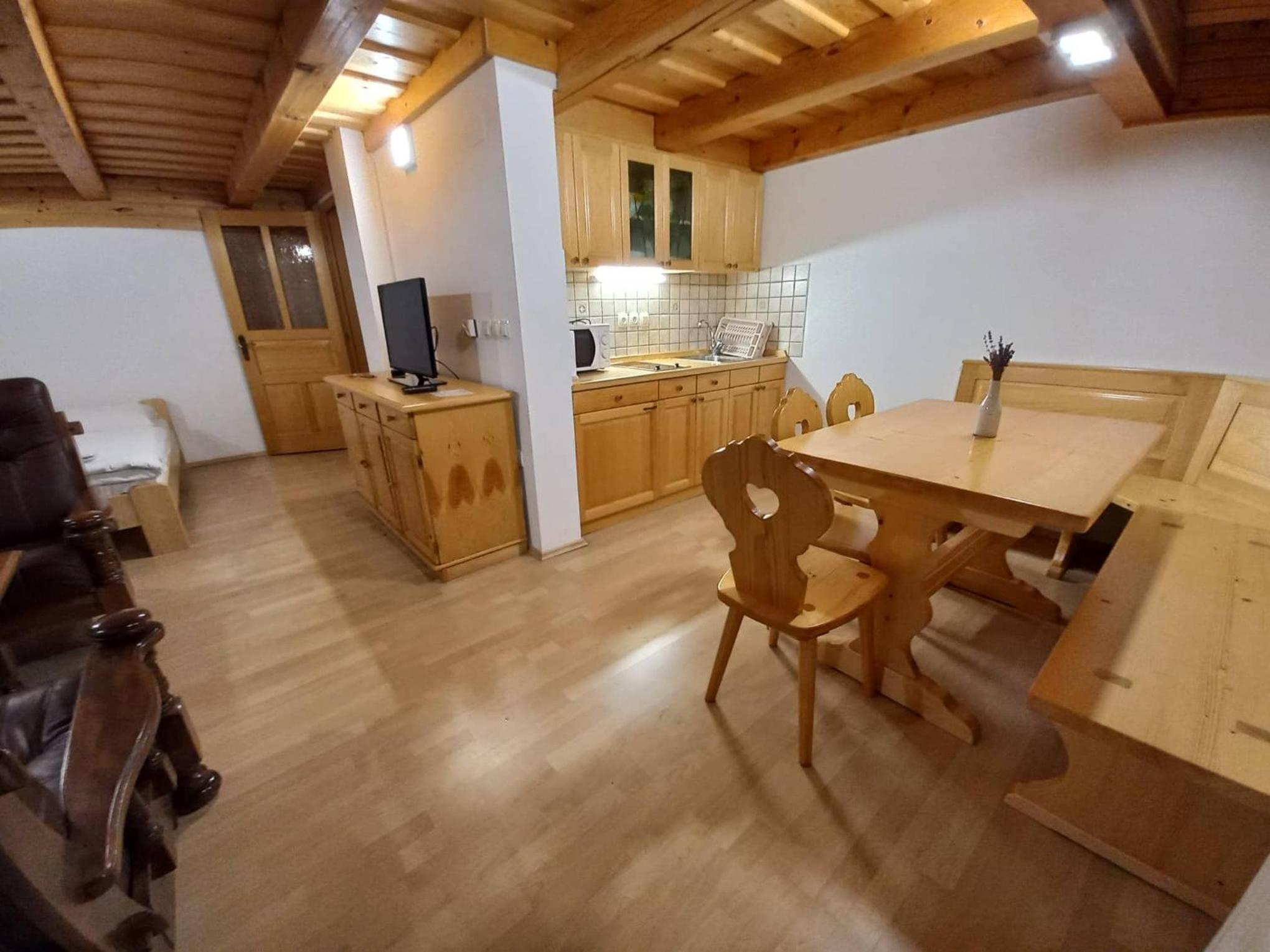Vineyard Cottage Maleric with Pool Access