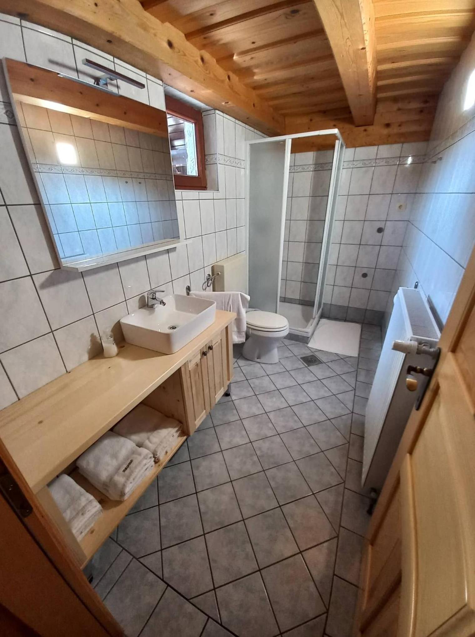 Vineyard Cottage Maleric with Pool Access