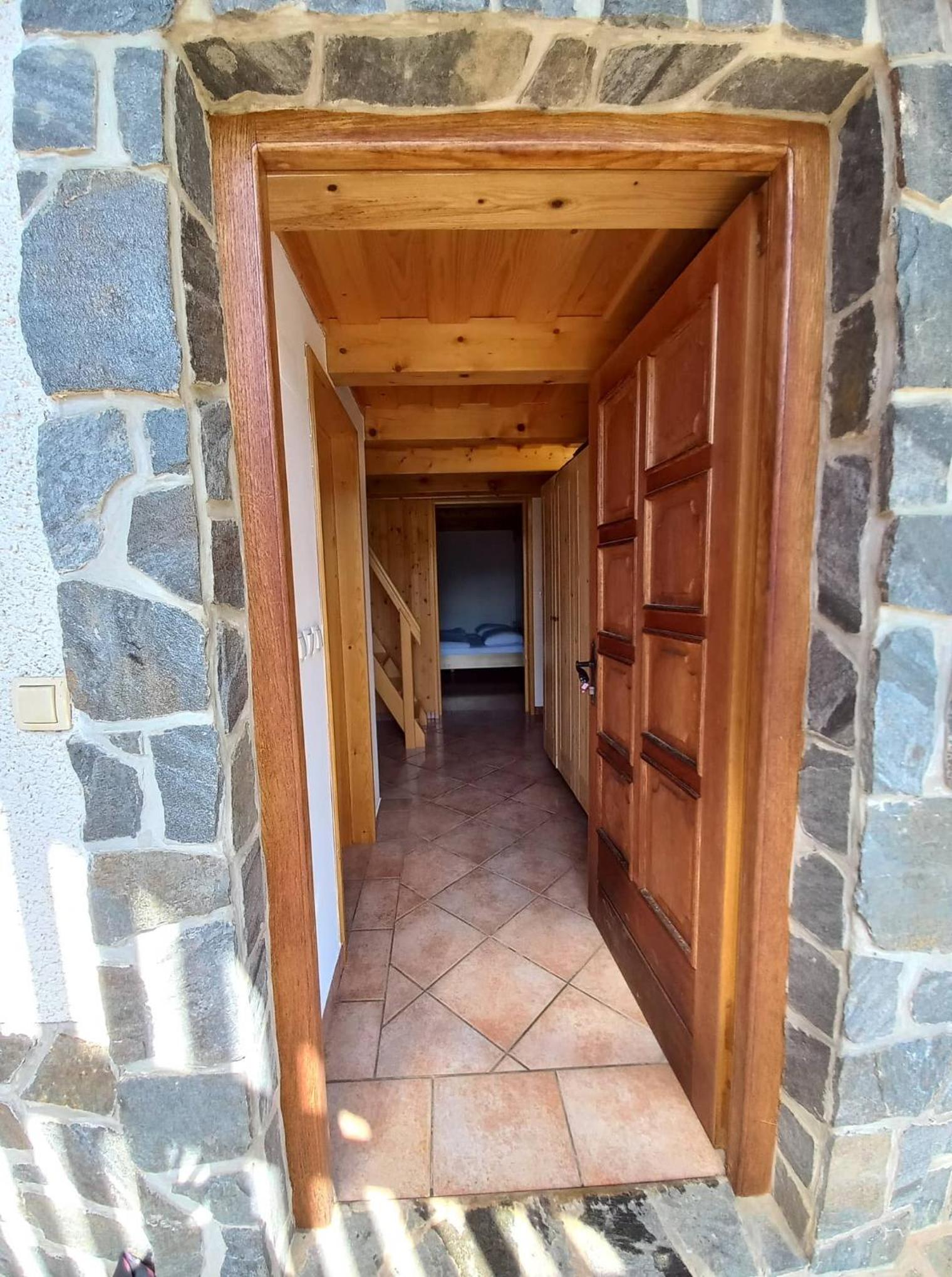 Vineyard Cottage Maleric with Pool Access