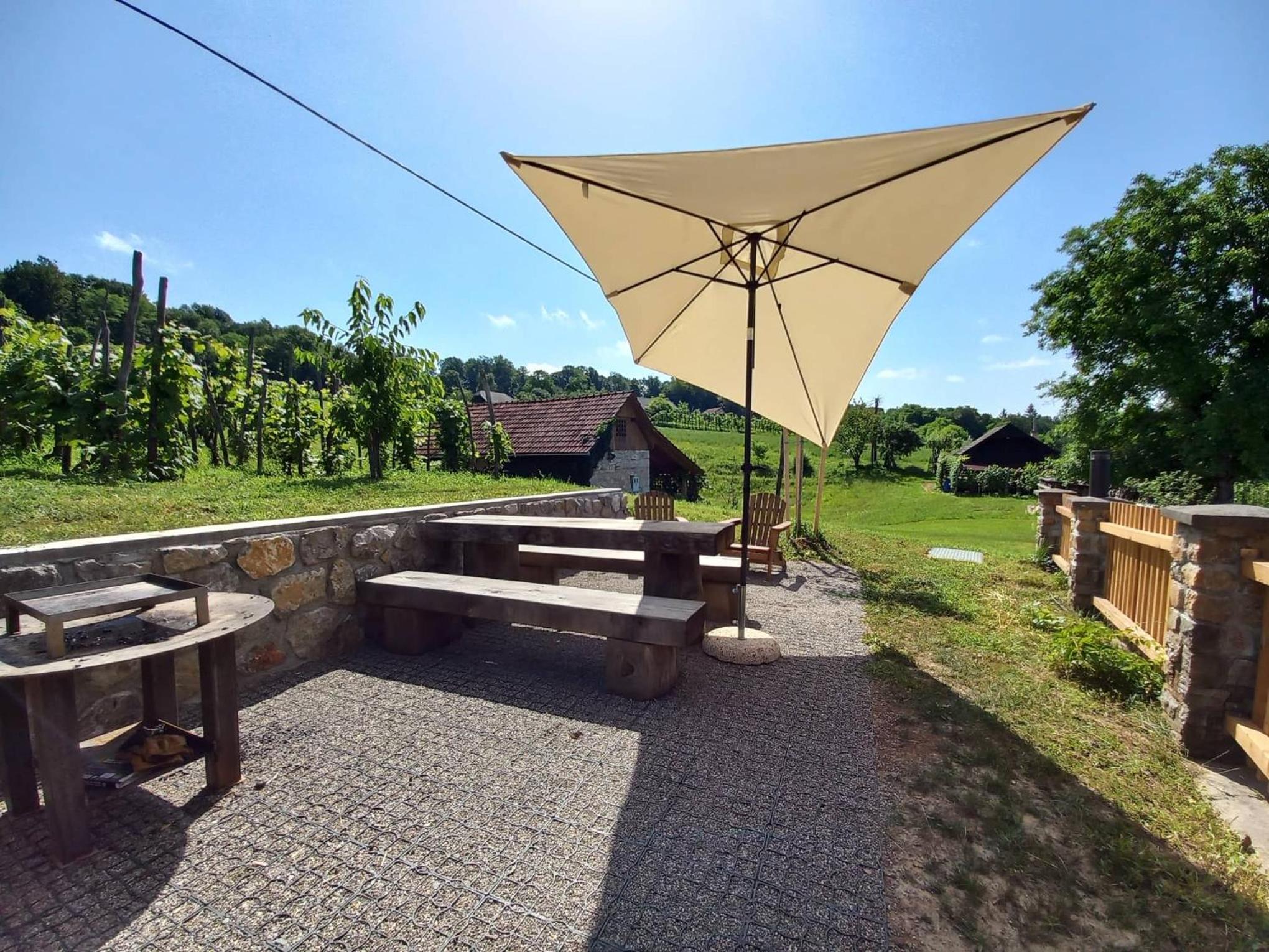 Vineyard Cottage Maleric with Pool Access