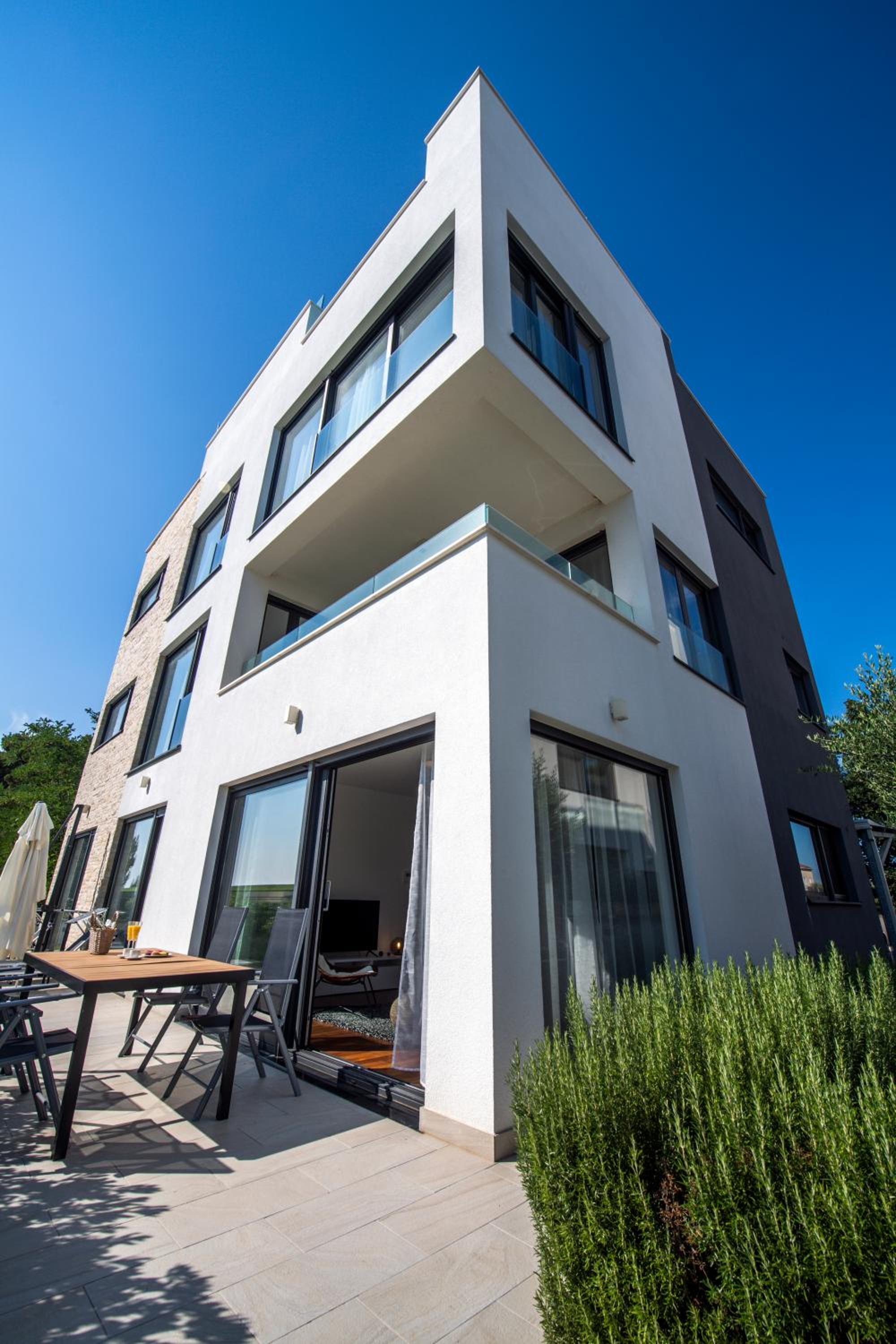 Hotel Crystal Holiday Residence - Image 1