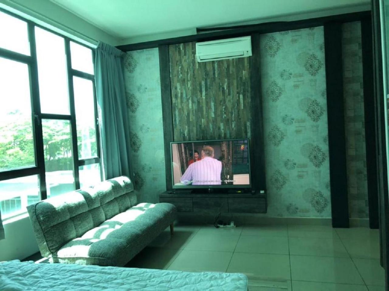 02-AUSTIN REGENCY HOMESTAY for 2pax Pool View