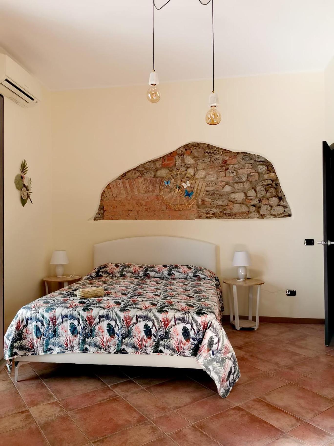 Aura Symphony Home en Como — hotel room