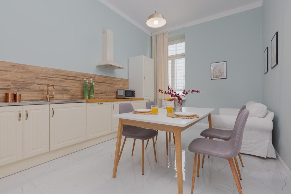 Apartments Aleje Jerozolimskie 85 by Renters view 5