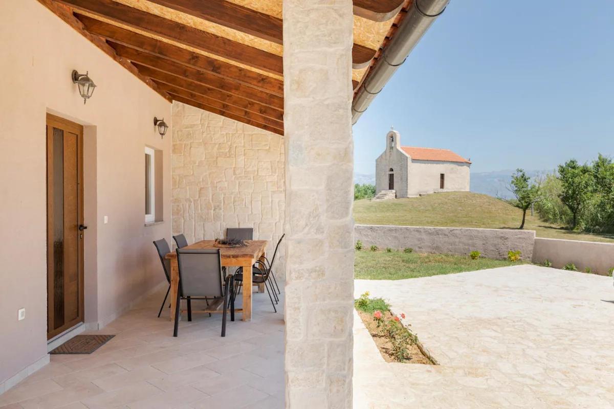 Casa di Marko-NEW MODERN RUSTIC HOUSE with pool AND SPACIOUS GARDEN!