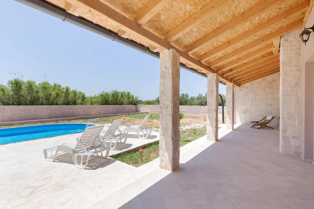 Casa di Marko-NEW MODERN RUSTIC HOUSE with pool AND SPACIOUS GARDEN!