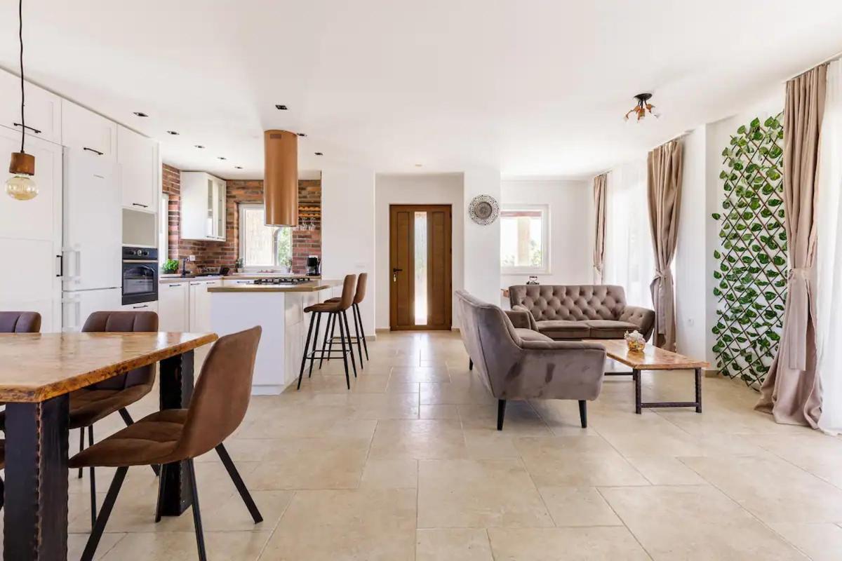 Casa di Marko-NEW MODERN RUSTIC HOUSE with pool AND SPACIOUS GARDEN!