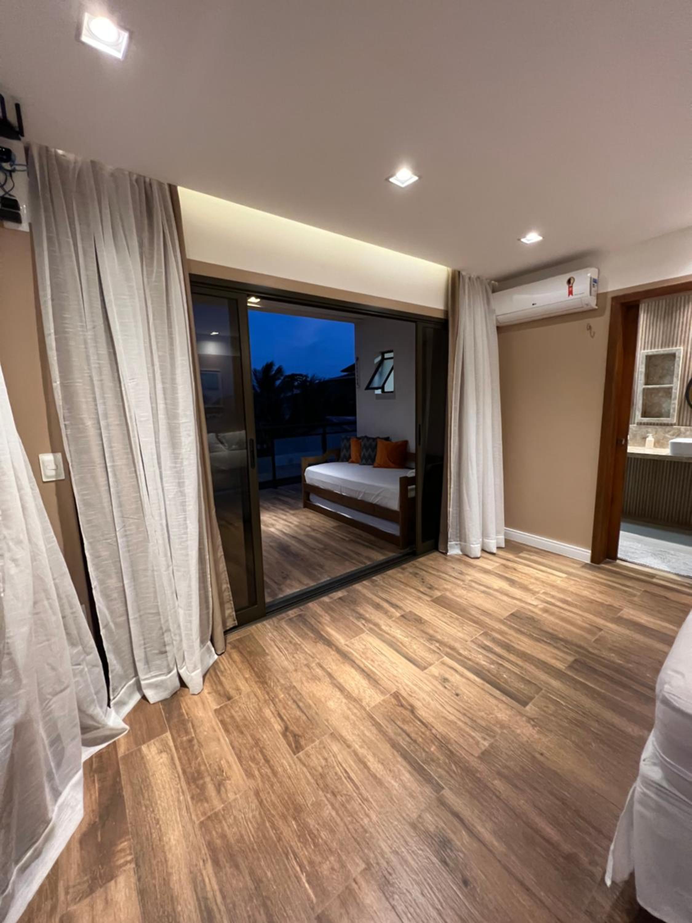LUXURIOUS NEW HOUSE, UNFORGETABLE EXPERIENCE.
