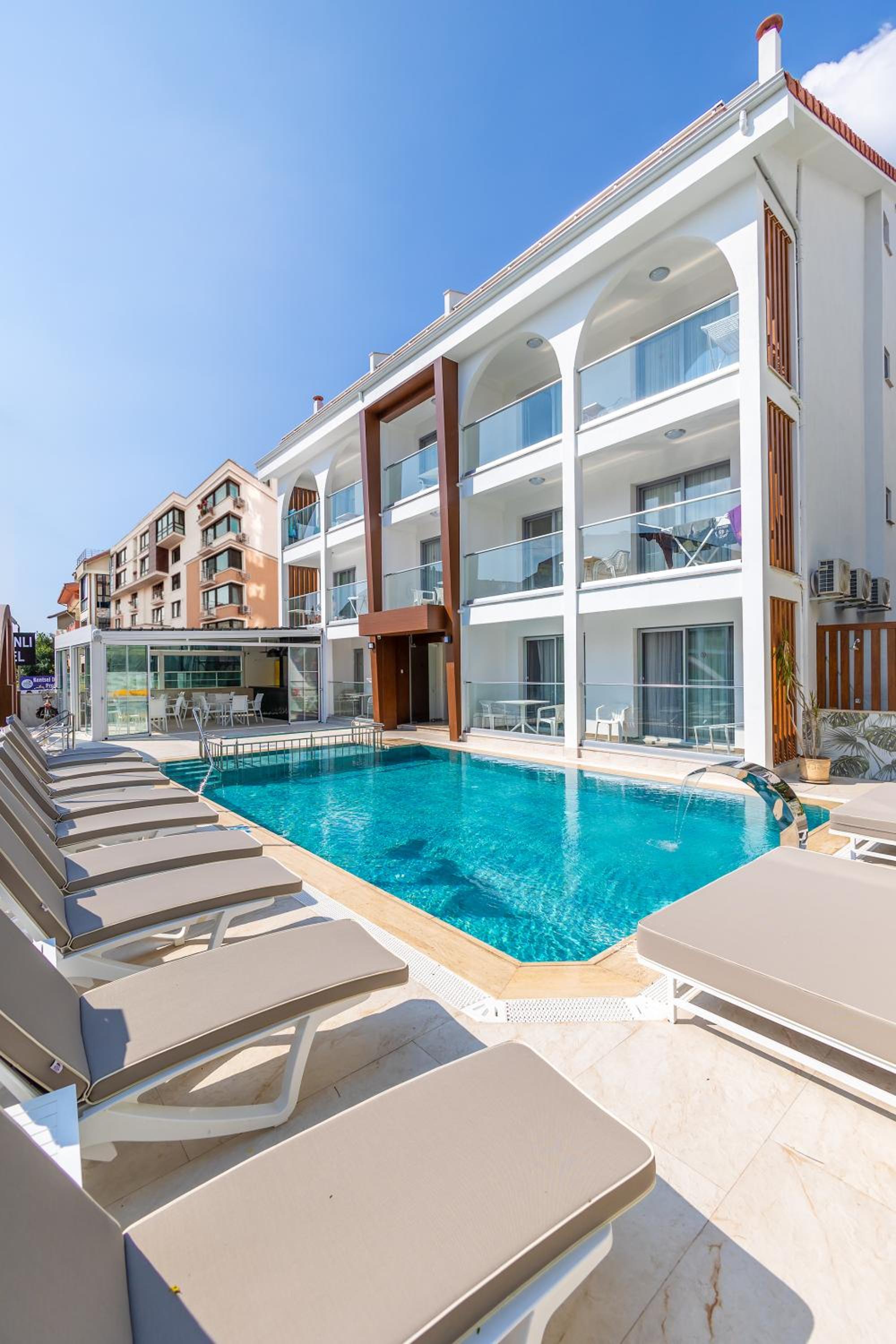 Princess Kinli Suites Hotel - Image 13