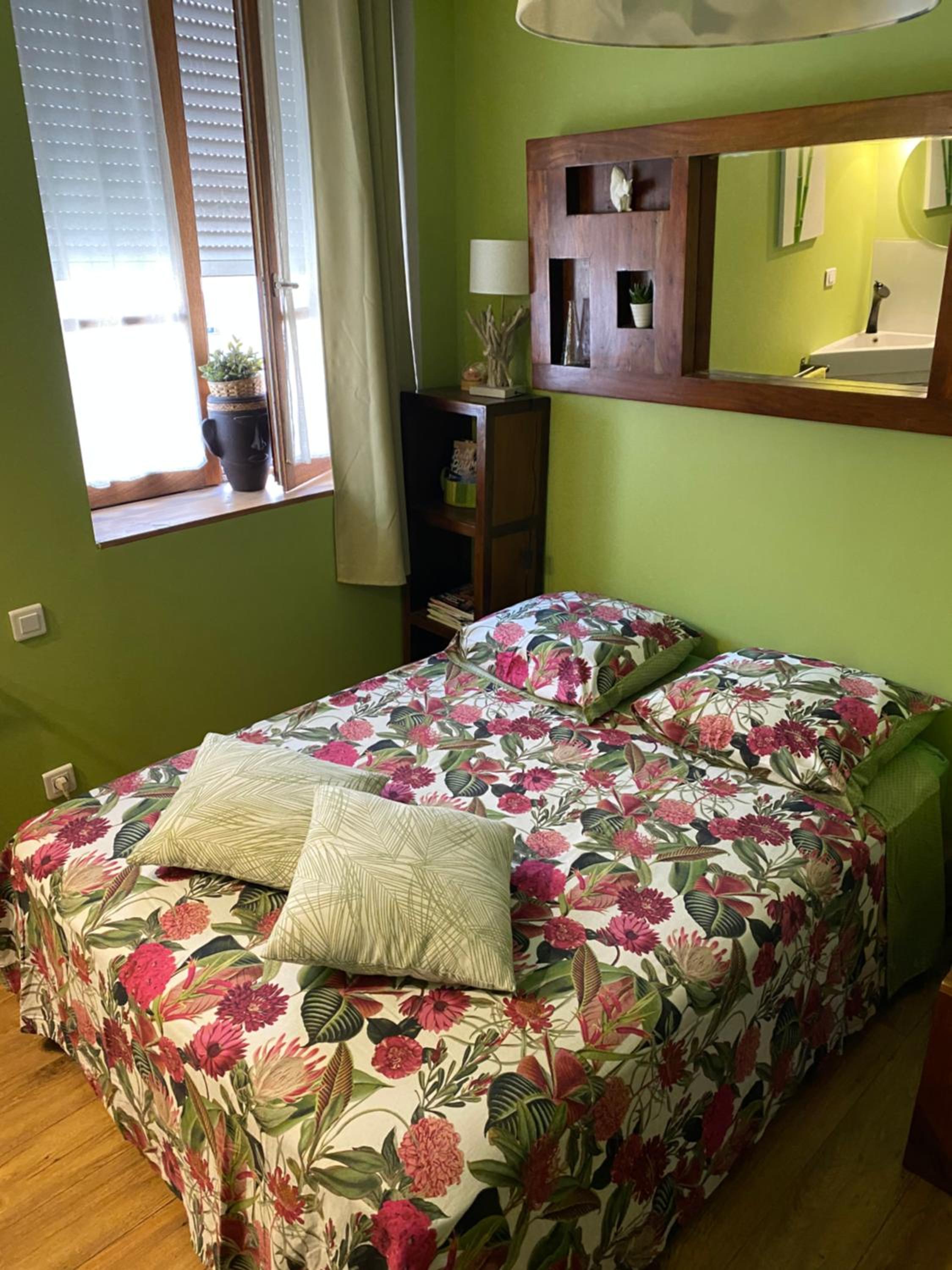 Lyon City Home's Bed & Breakfast view 2