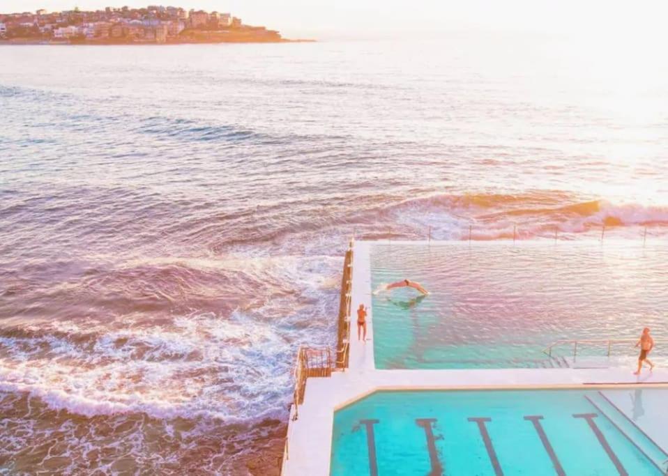 Sunny Terrace in the Heart Of Bondi Beach
