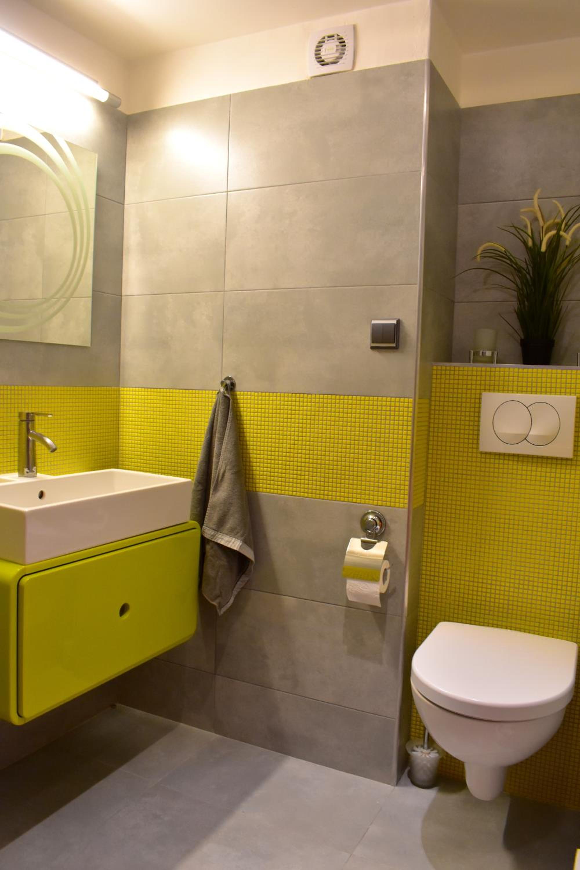 NEW CENTRAL ROOFTOP with private WELLNESS, Sauna & Whirlpool bath