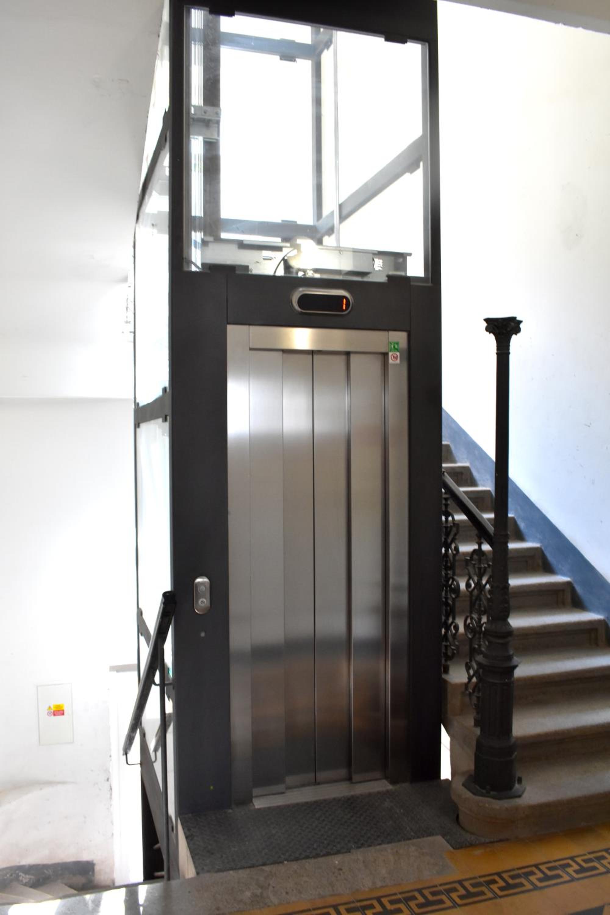 NEW CENTRAL ROOFTOP with private WELLNESS, Sauna & Whirlpool bath