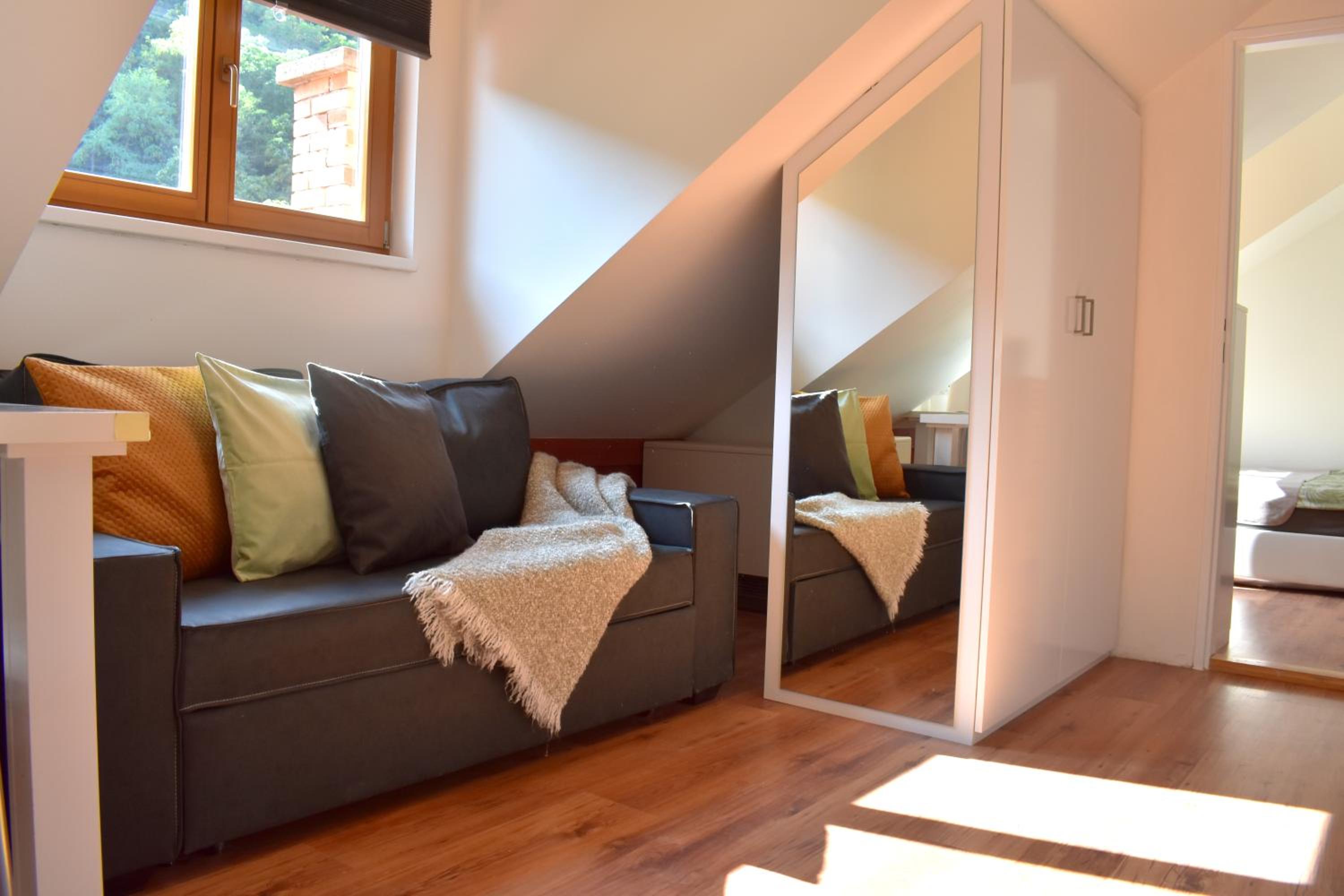 NEW CENTRAL ROOFTOP with private WELLNESS, Sauna & Whirlpool bath