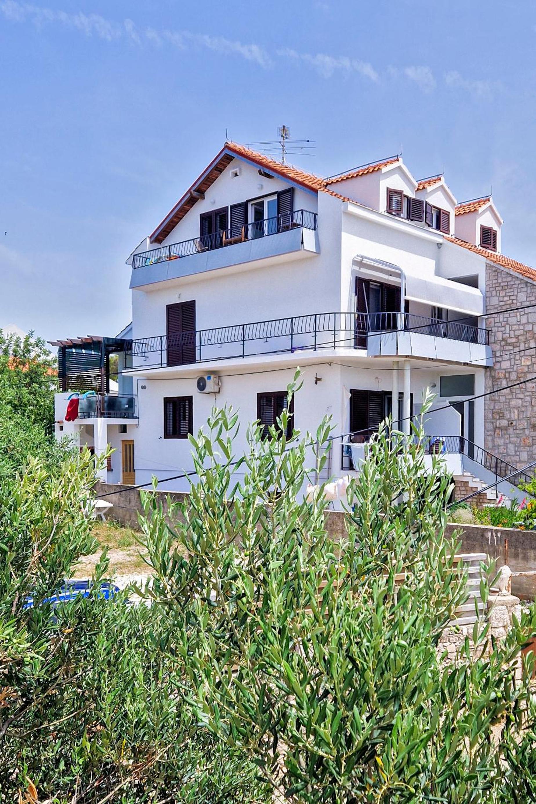 Renovated Apartments Skorin