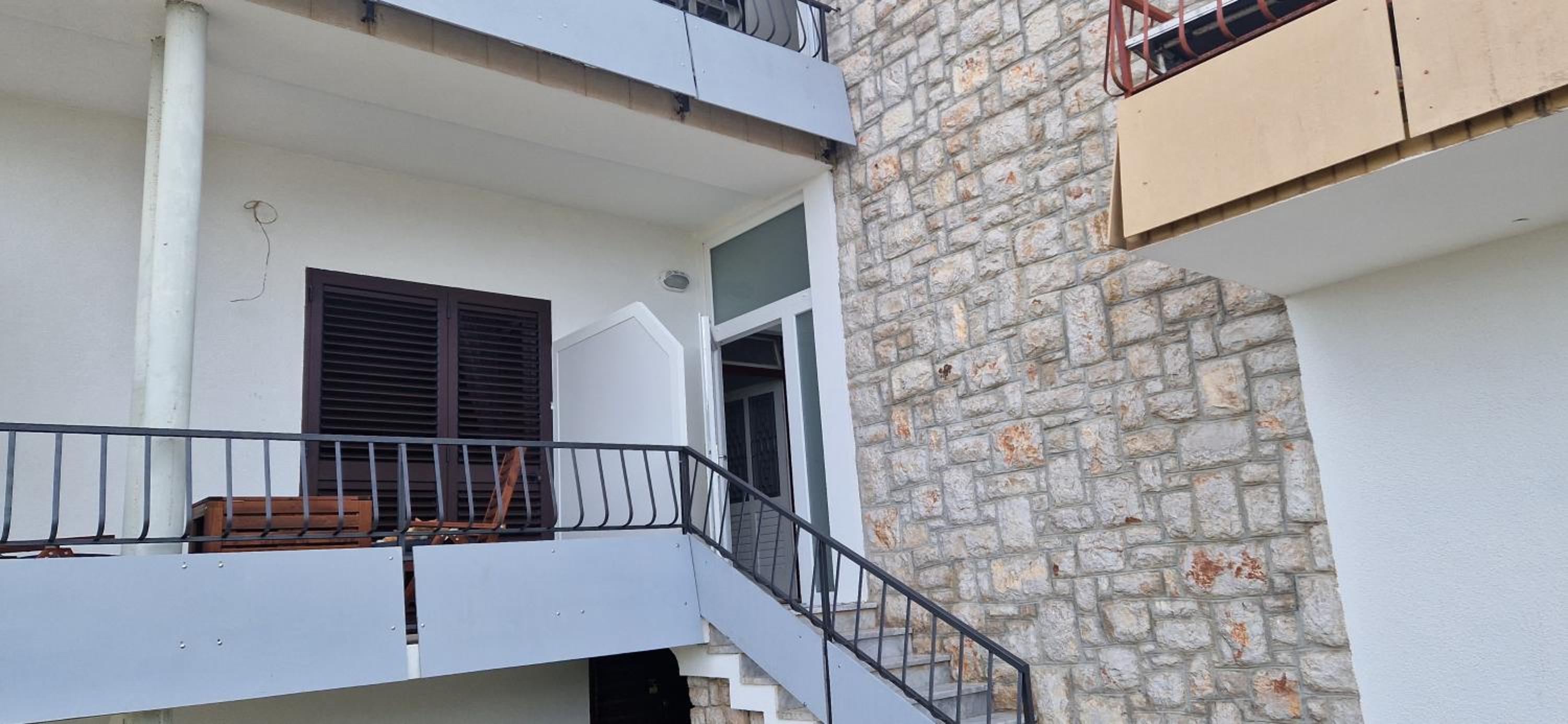 Renovated Apartments Skorin