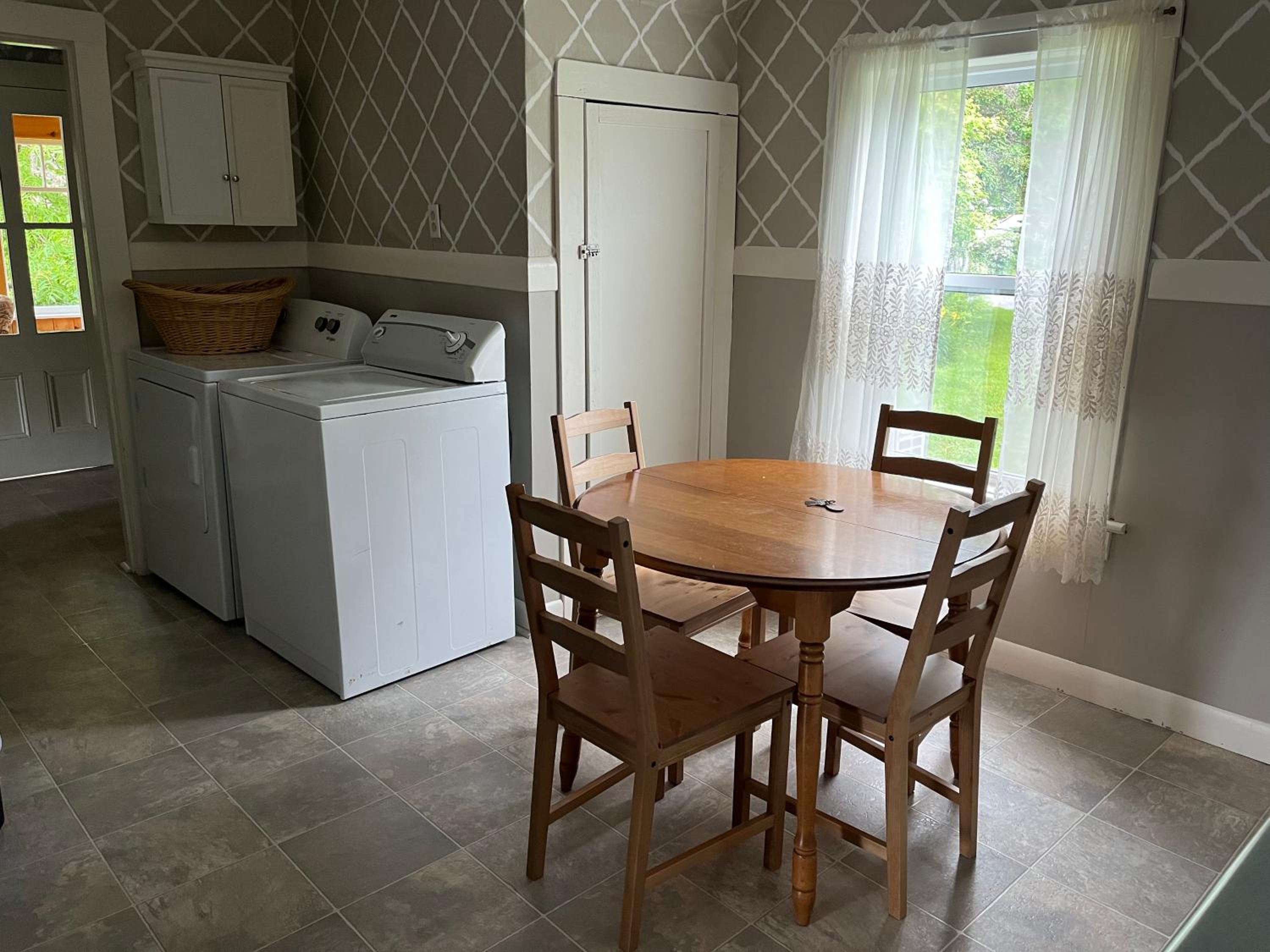 Alma Shore Lane Suites & Cottages