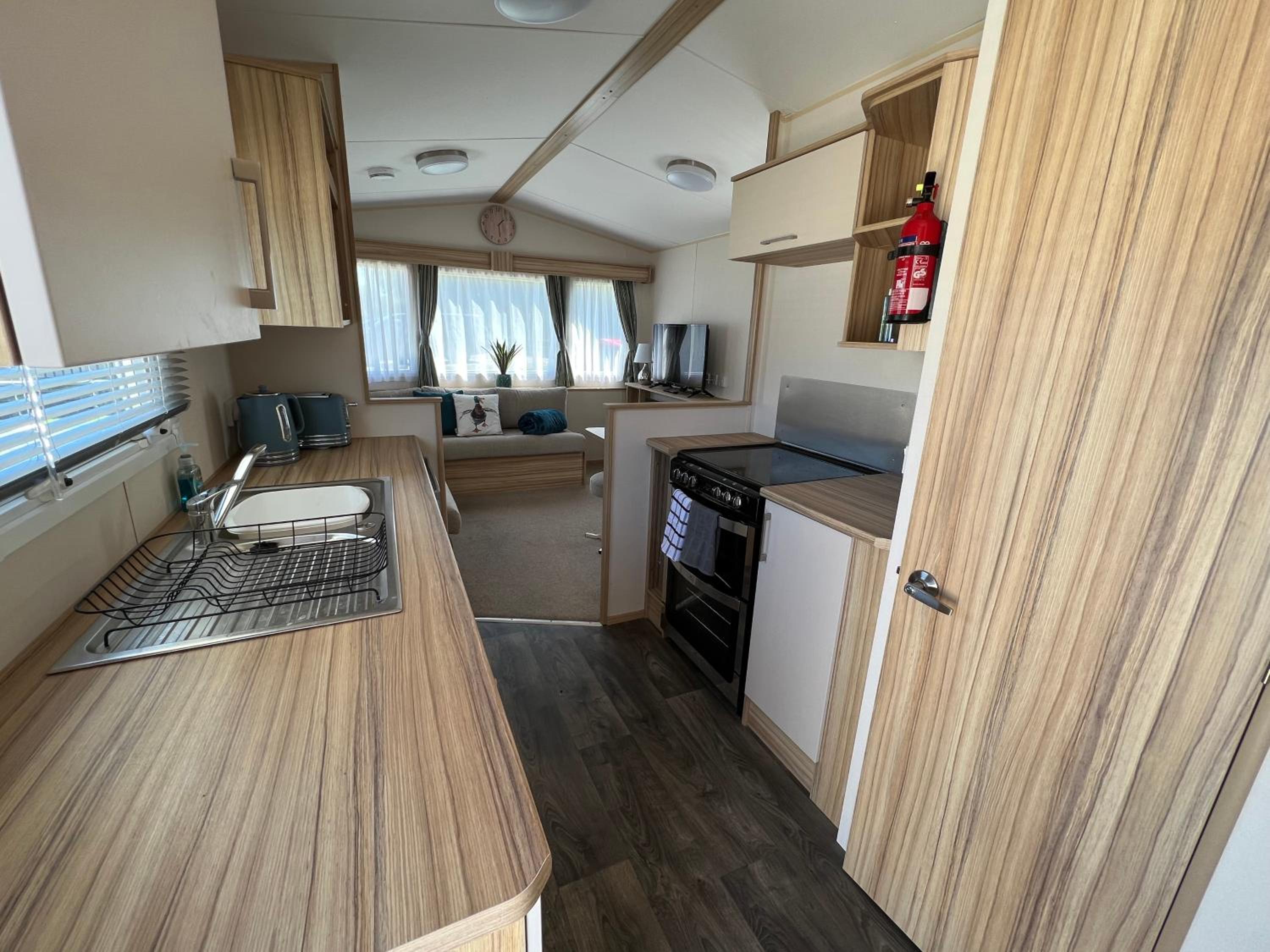 Mallard Corner, cosy Cotswold lakeview lodge view 2