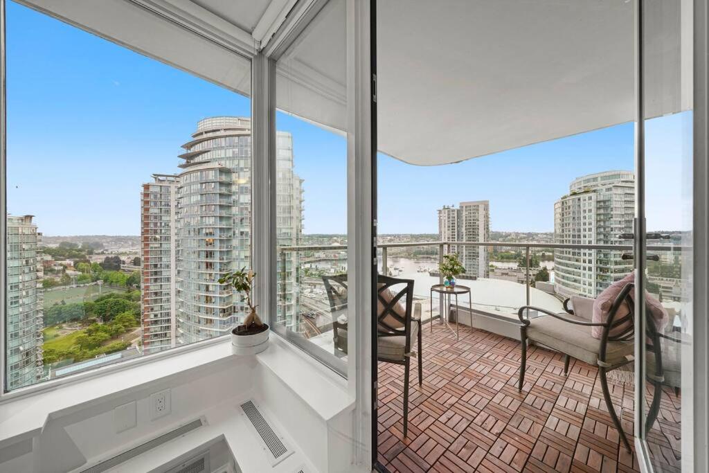 Water View Condo in Downtown Vancouver (2BR/2Bath) view 5