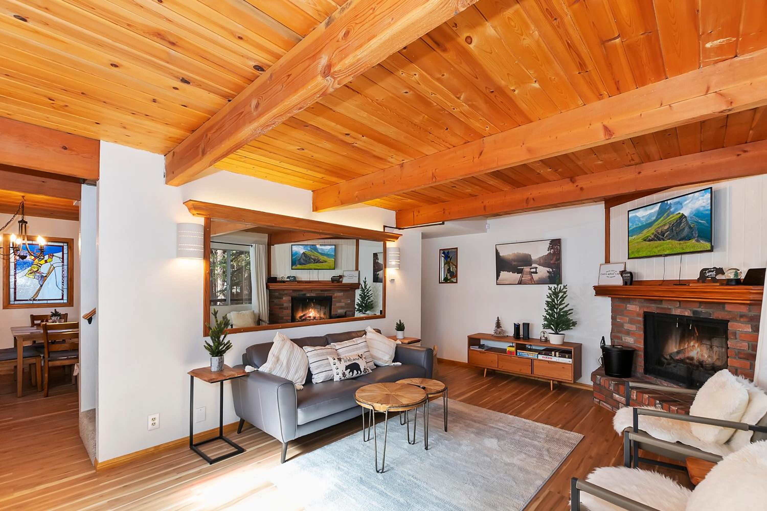 Summit Happy Cabin with HOT TUB! HIGH SPEED EV HOOKUP, CLOSE TO SLOPES view 4