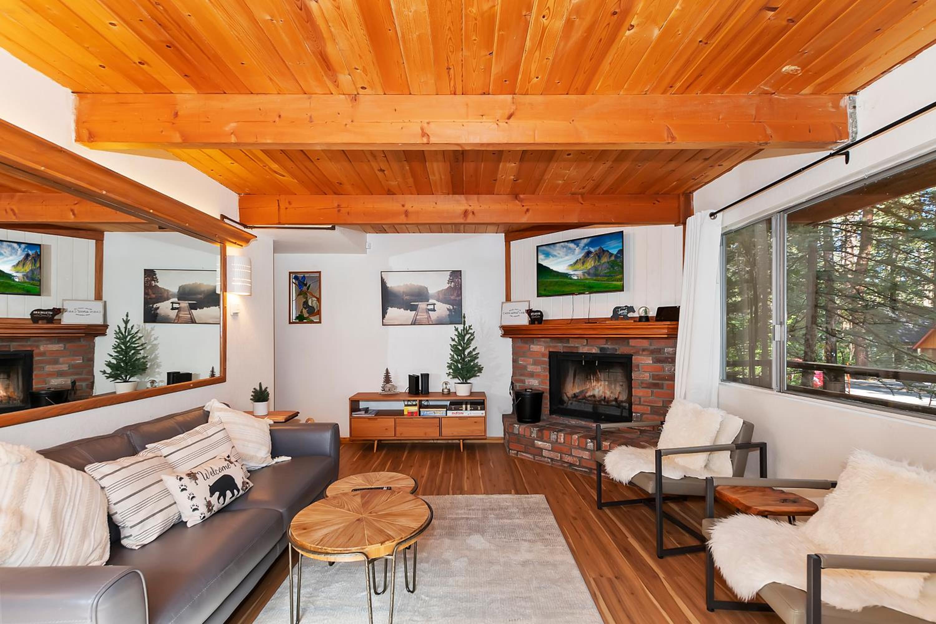Summit Happy Cabin with HOT TUB! HIGH SPEED EV HOOKUP, CLOSE TO SLOPES view 2